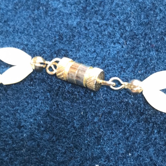 Mother of Pearl Beads, coral & small jade beads Necklace, earrings and bracelet - Picture 8 of 16